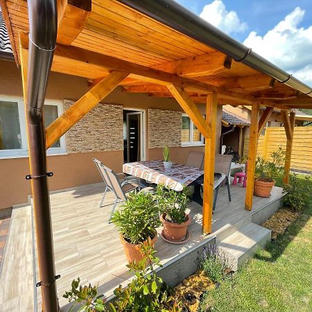 Lilla Apartman Balatonkeresztúr Esterno foto