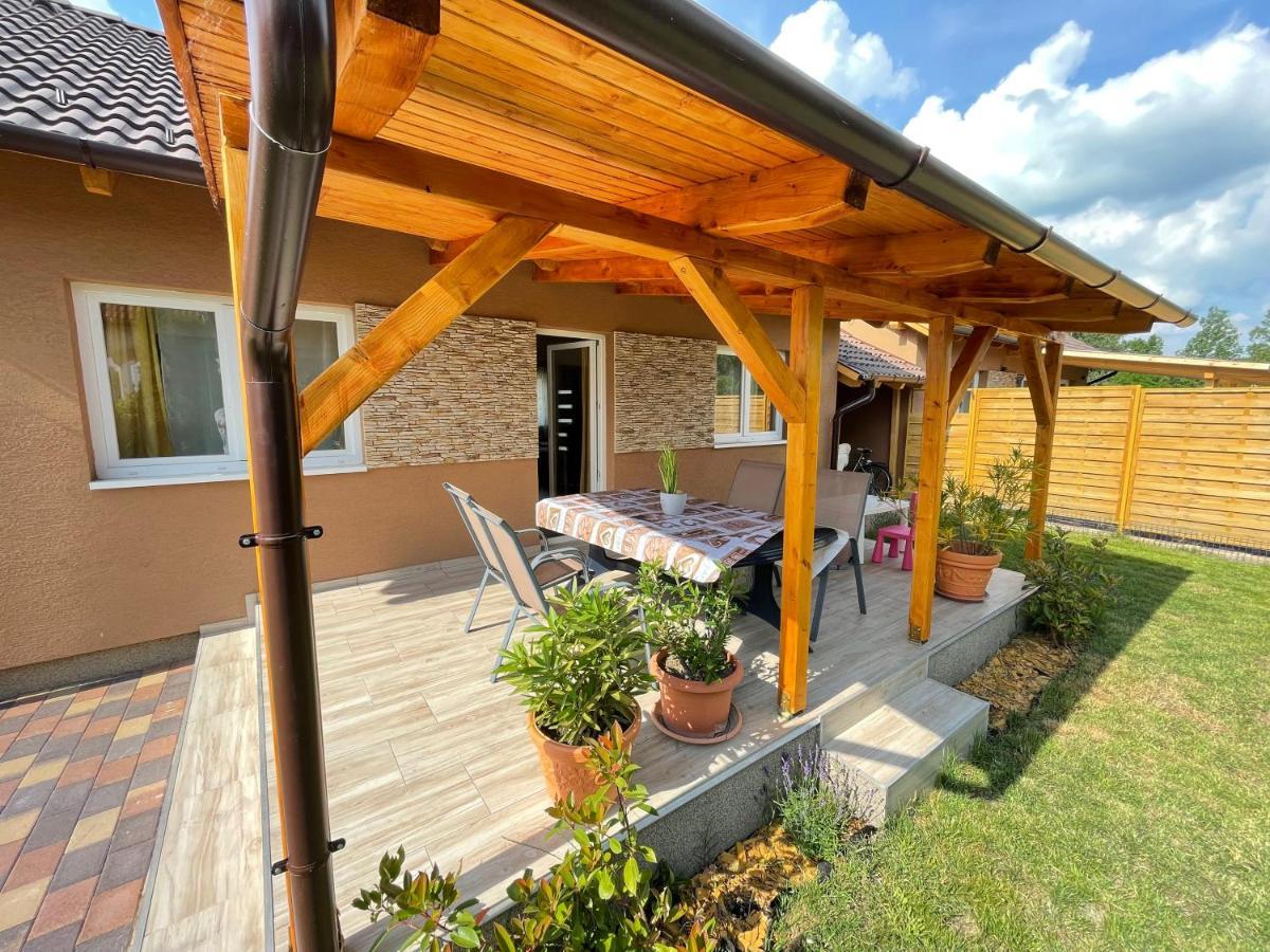 Lilla Apartman Balatonkeresztúr Esterno foto