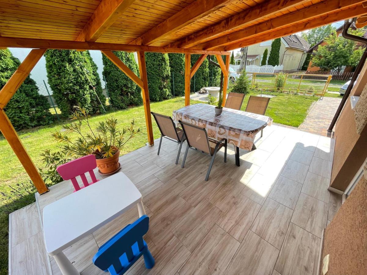 Lilla Apartman Balatonkeresztúr Esterno foto