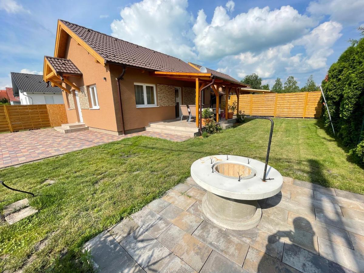 Lilla Apartman Balatonkeresztúr Esterno foto